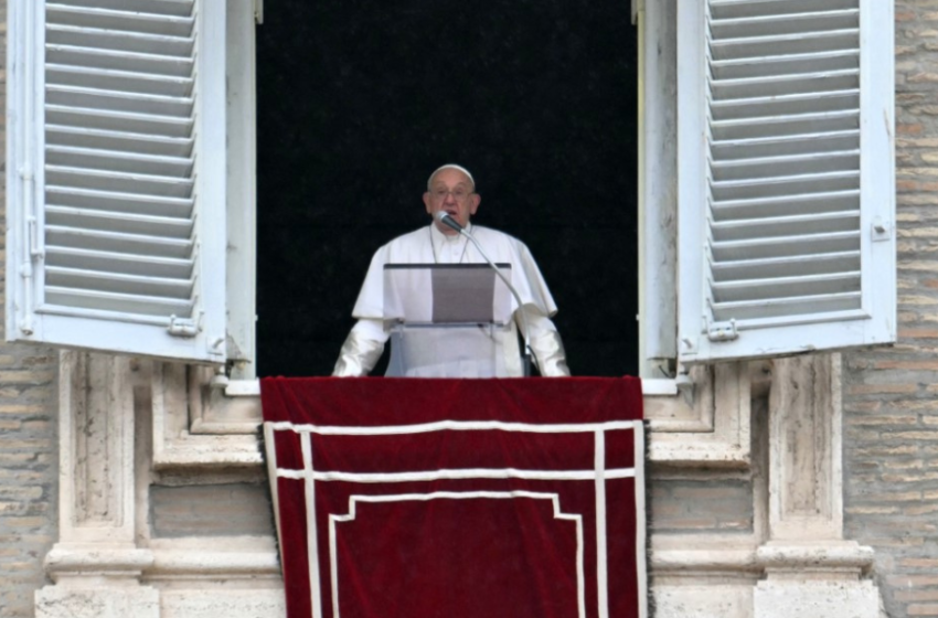  Vaticano permite que gays sejam padres desde que não façam sexo