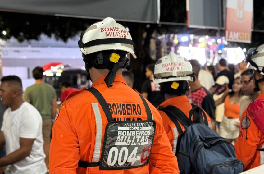  Bombeiros do 17º BBM reforçam segurança durante o Barreiras Folia 2025