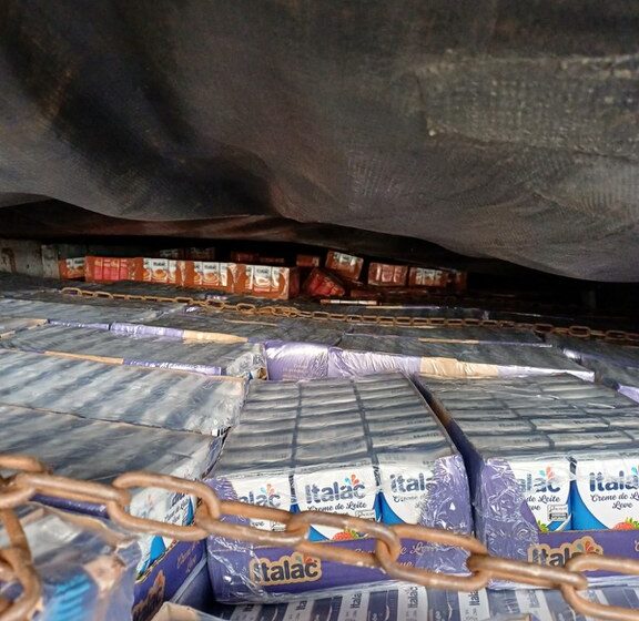  PRF apreende carga de alimentos avaliada em R$ 400 mil na BR-242, em Seabra