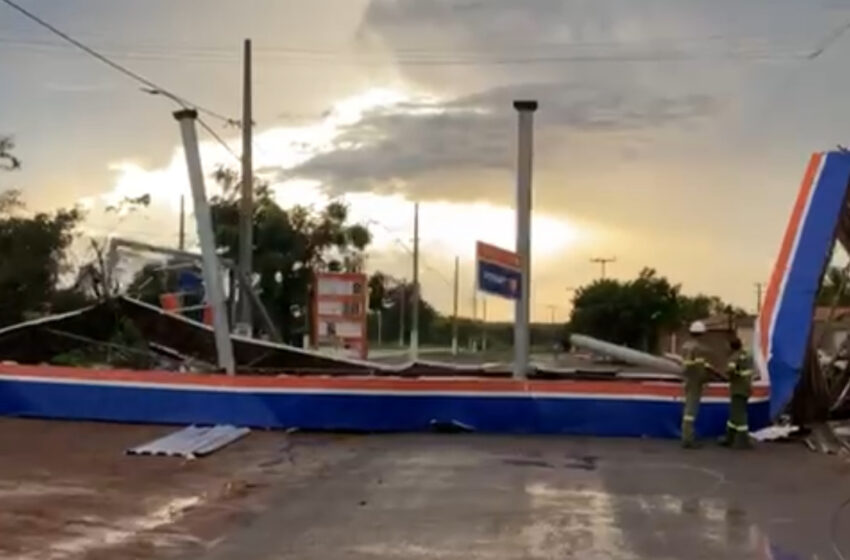  Temporal provoca destruição e deixa Baianópolis em alerta