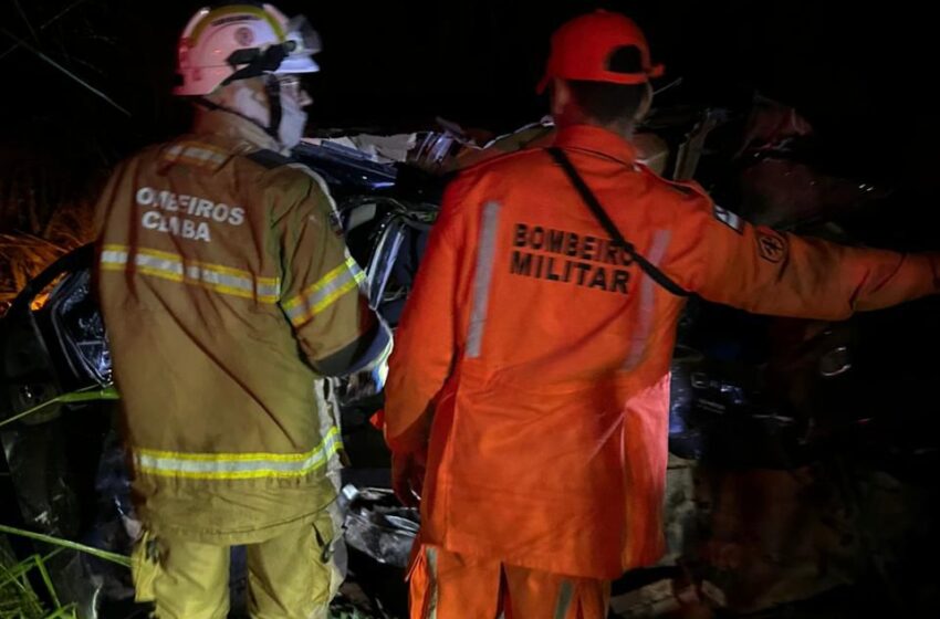  Bombeiros atendem grave acidente com três óbitos na BR-242, no oeste da Bahia