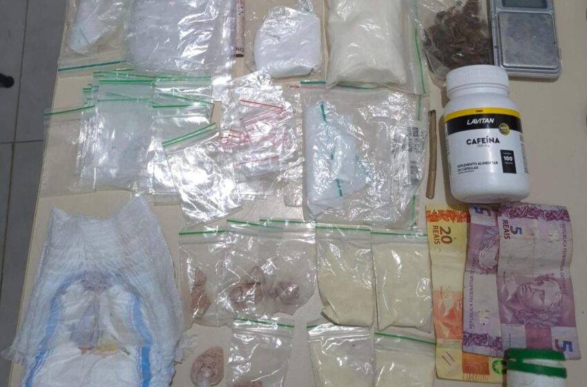  27º BPM prende duas mulheres por tráfico de drogas durante diligências em Roda Velha