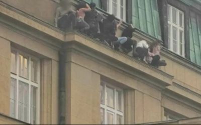 Ataque a tiros em universidade de Praga deixa vários mortos